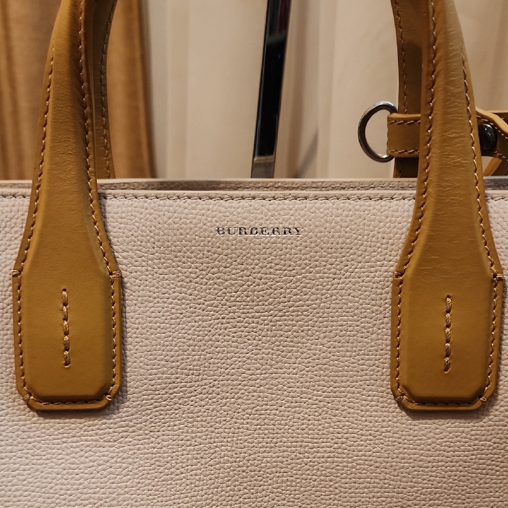Burberry Banner Leather Tote Bag in Ivory with Tan leather details - Picture 8 of 16
